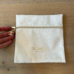 Chanel makeup bag w gold charm never been used